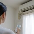 エアコンから異臭⁉ニオイの正体と解決策【コープ東北のハウスクリーニング】
