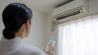 エアコンから異臭⁉ニオイの正体と解決策【コープ東北のハウスクリーニング】