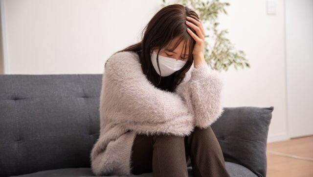 【暖房器具アレルギーの正体】冬場の体調不良はなぜ起きる？原因とカビ対策