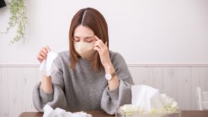 花粉症が「家の中の方がひどい」と感じる原因と今すぐできる対策リスト🤧