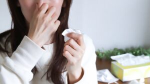 冬なのに鼻炎が悪化？冬のアレルギー性鼻炎の意外な原因と対策❄️