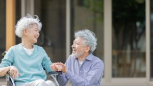 実家にネットがなくても大丈夫！Wi-Fiなしで使える高齢者見守りセンサーの選び方とおすすめの仕組み💡