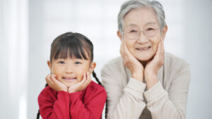 高齢者が見守りカメラを嫌がる理由とは？プライバシーを守る優しい見守り方📷🙅‍♀️